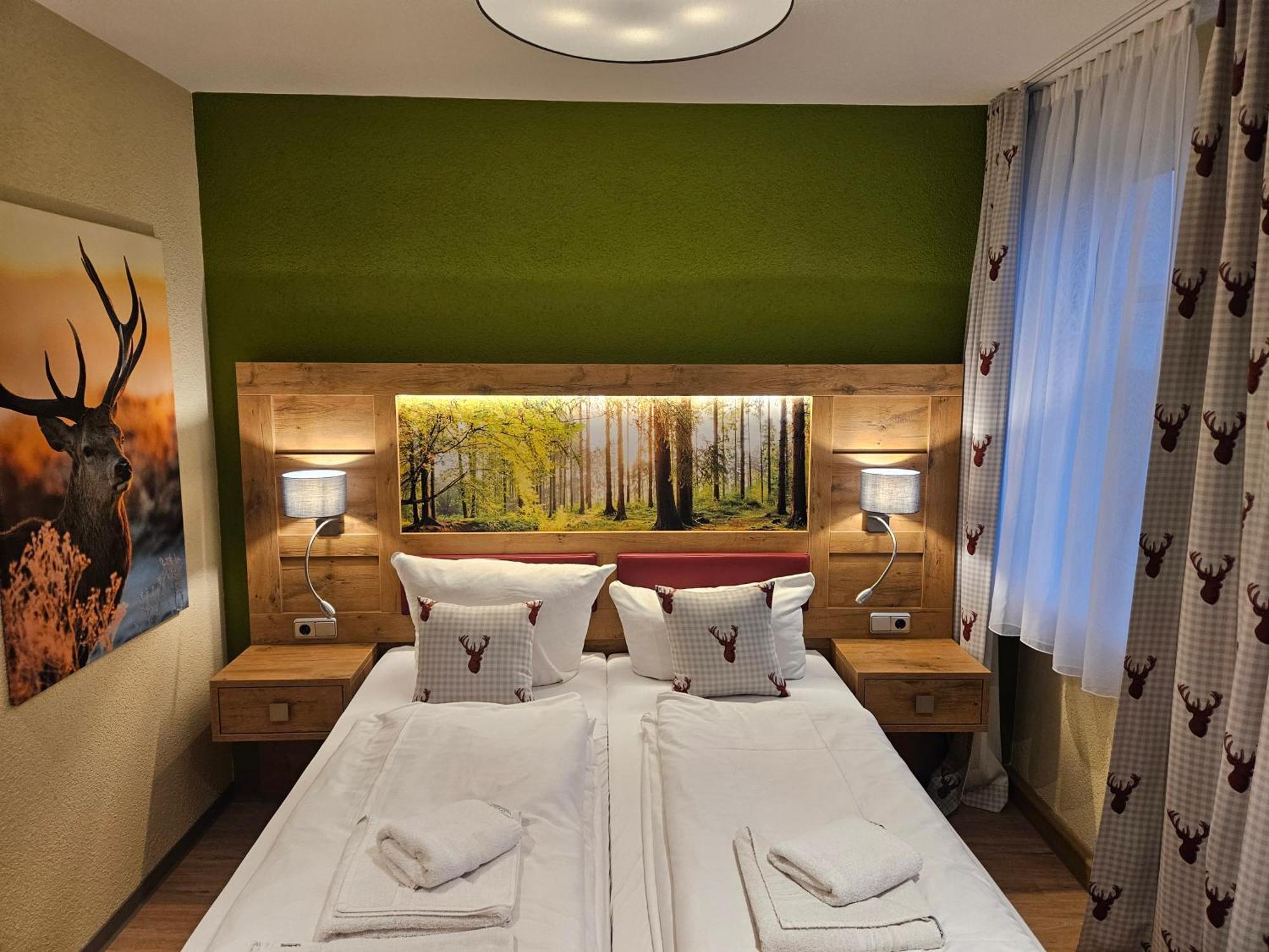 Zum Roten Hirsch Im Gruenen Wald Saalfeld Saale Room photo